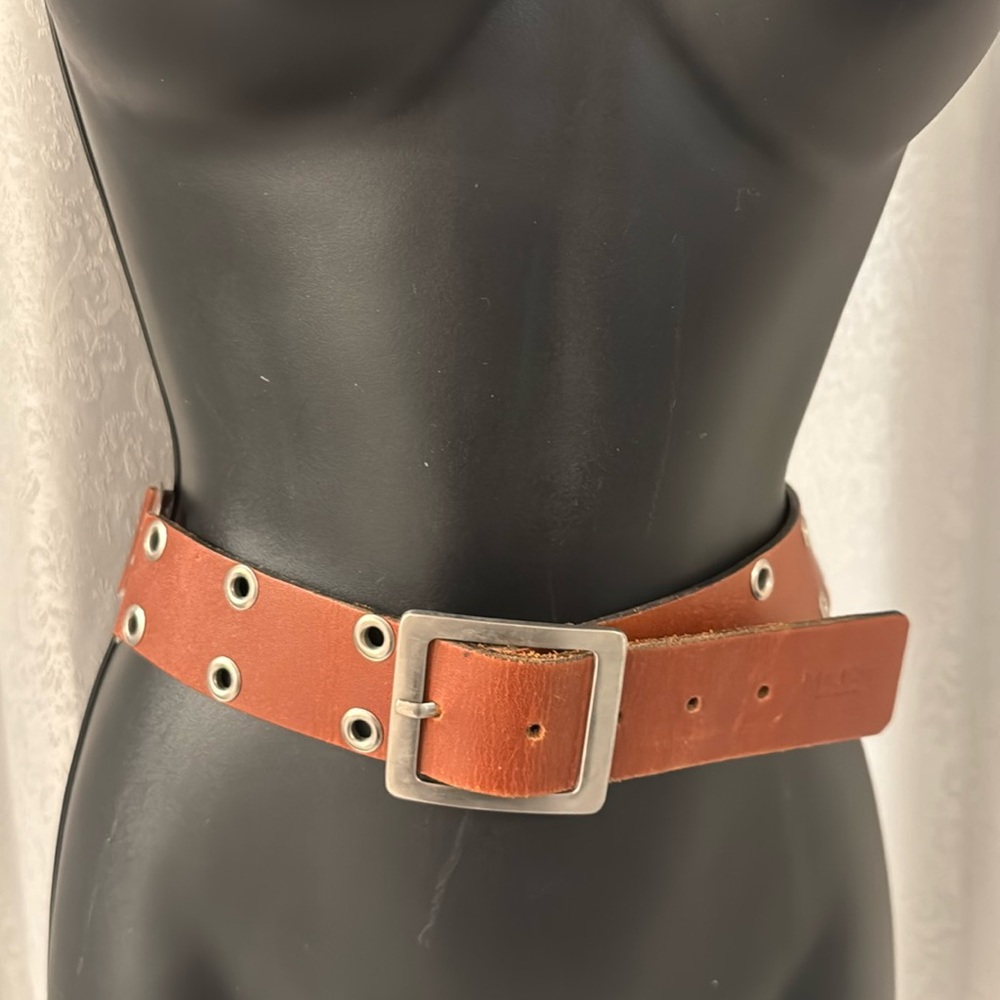 MR. CAT LEATHER BELT WITH SILVER TONE ORNAMENTATION. SZ: 38”